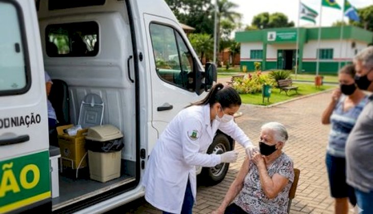 Nova Andradina inicia nova etapa de vacinação com atendimento itinerante do Vacimóvel