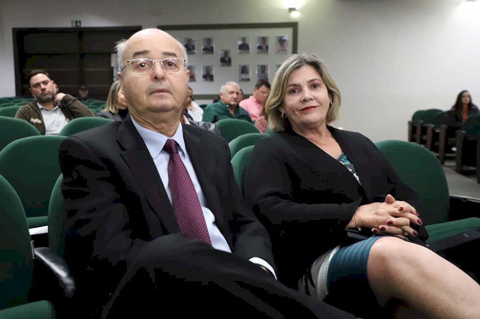 Gilberto Garcia prestigia sessão solene na Câmara Municipal de Nova Andradina
