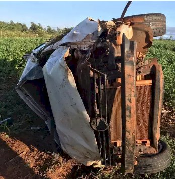 Colisão entre carro e moto mata 5 pessoas, entre elas uma menina de 4 anos na MS-386,