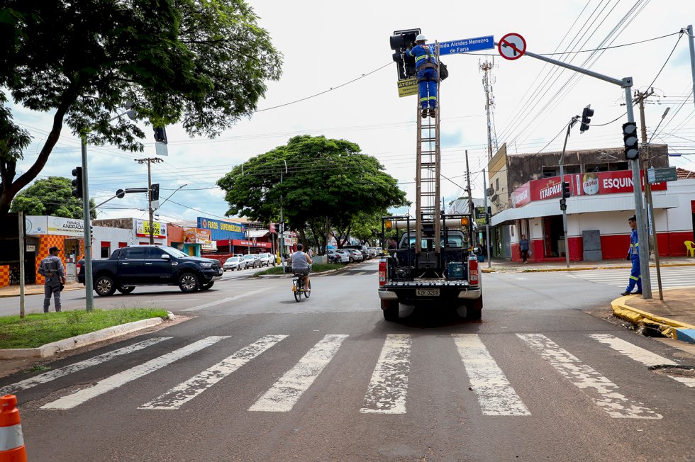 Prefeitura de Nova Andradina realiza conserto de semáforos