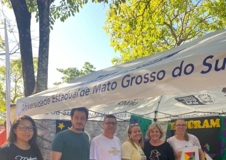PRIMEIRA DAMA DE NOVA ANDRADINA PRESTIGIA 'CULTURA DE MÃO EM MÃO'