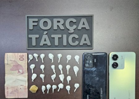 Polícia Militar conduz três homens para a Delegacia por tráfico de drogas em Ivinhema