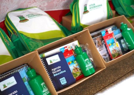 Investimento de R$ 5 milhões garante entrega inédita de kits e uniformes a 7 mil alunos no primeiro dia de aula