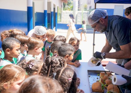 Hambúrguer chega à merenda escolar de Nova Andradina e faz a alegria dos estudantes